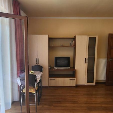 Bastya Apartmanhaz Sarvar Luaran gambar