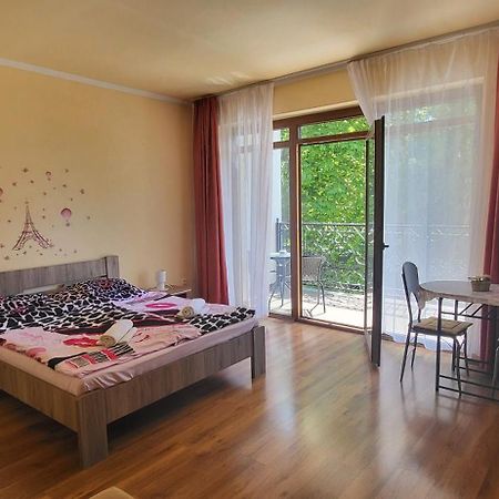 Bastya Apartmanhaz Sarvar Luaran gambar