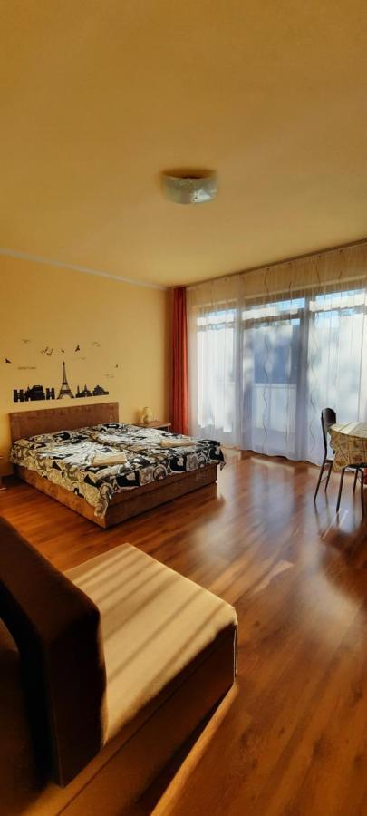 Bastya Apartmanhaz Sarvar Luaran gambar