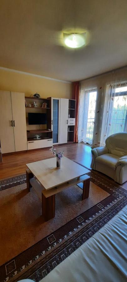 Bastya Apartmanhaz Sarvar Luaran gambar