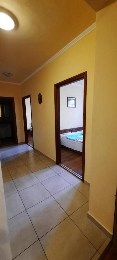 Bastya Apartmanhaz Sarvar Luaran gambar