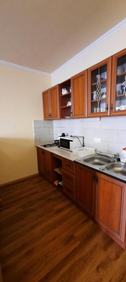 Bastya Apartmanhaz Sarvar Luaran gambar