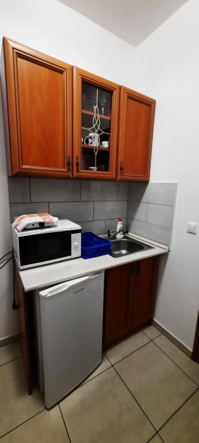 Bastya Apartmanhaz Sarvar Luaran gambar