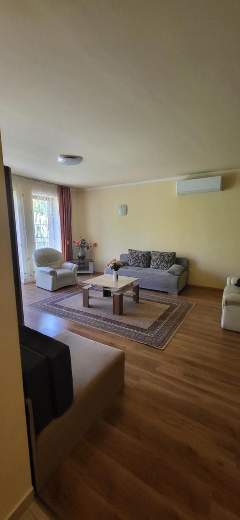Bastya Apartmanhaz Sarvar Luaran gambar