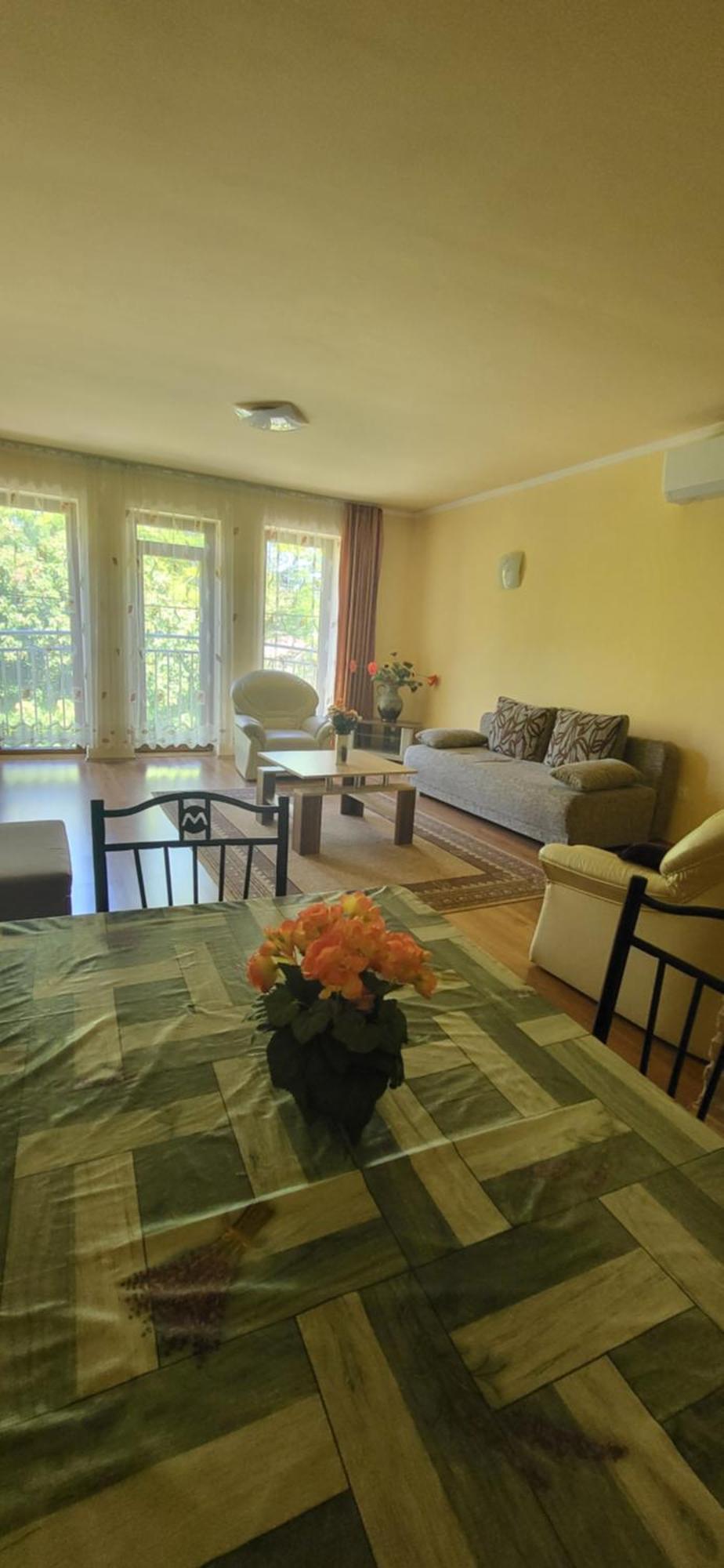 Bastya Apartmanhaz Sarvar Luaran gambar