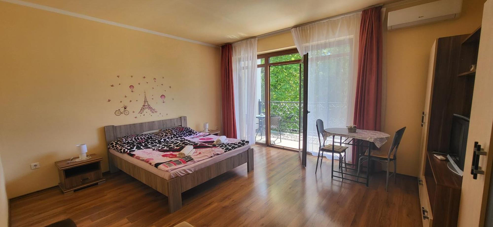 Bastya Apartmanhaz Sarvar Luaran gambar