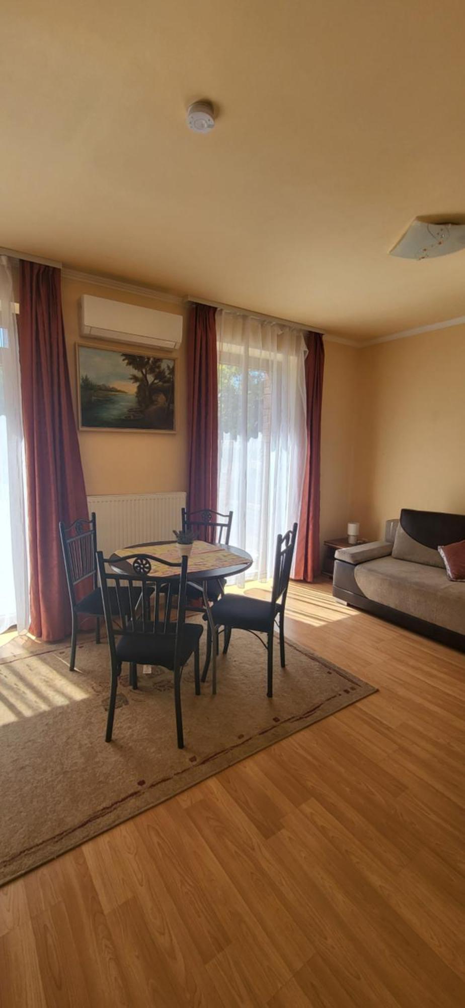 Bastya Apartmanhaz Sarvar Luaran gambar