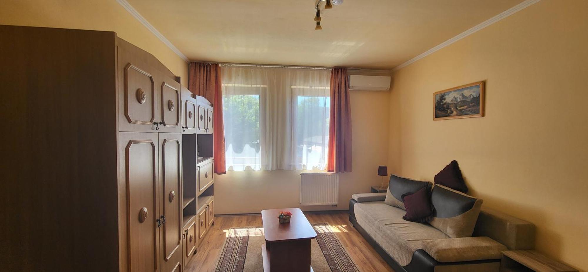 Bastya Apartmanhaz Sarvar Bilik gambar