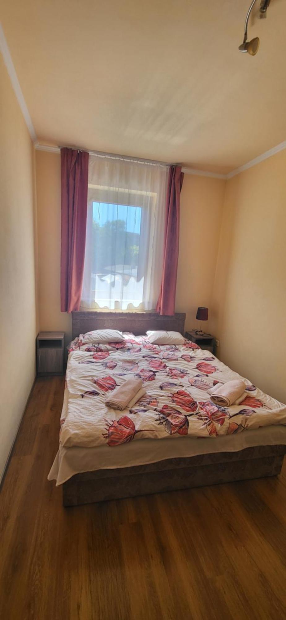 Bastya Apartmanhaz Sarvar Luaran gambar