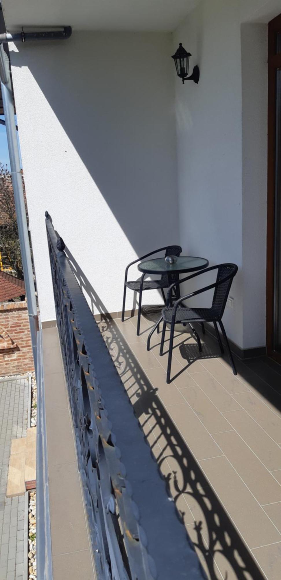 Bastya Apartmanhaz Sarvar Bilik gambar