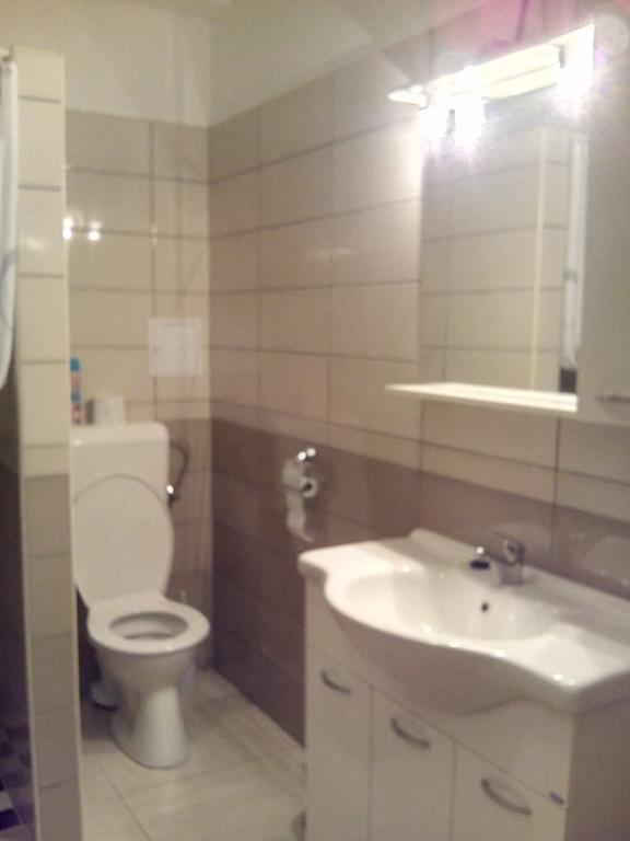 Bastya Apartmanhaz Sarvar Luaran gambar