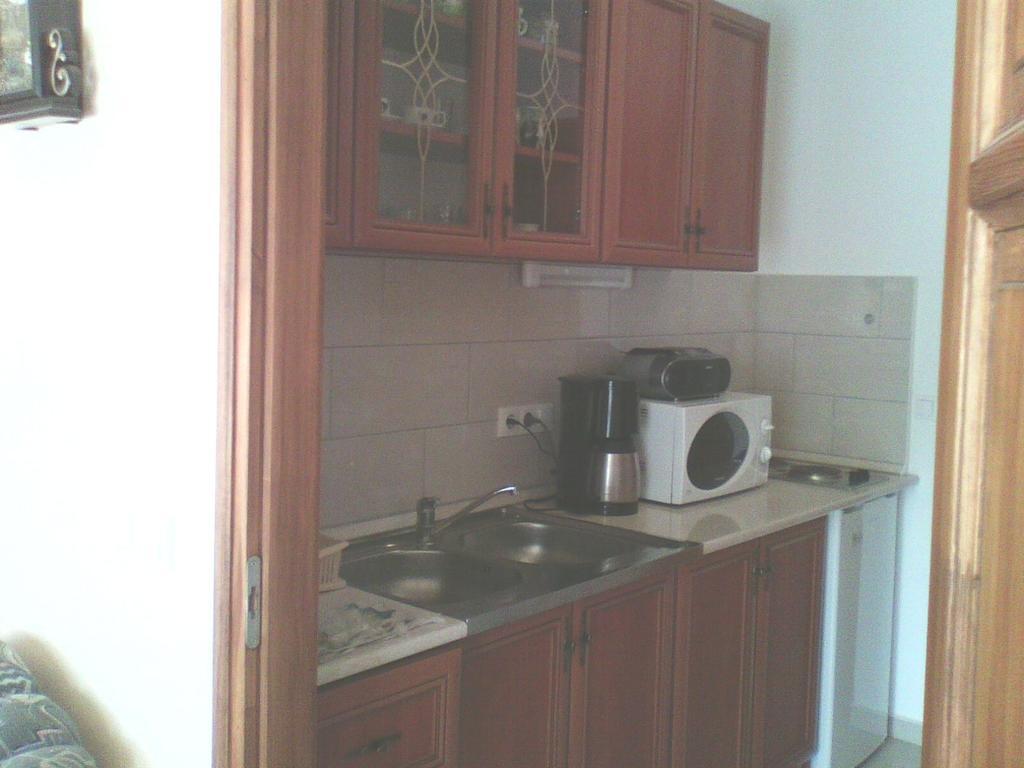 Bastya Apartmanhaz Sarvar Luaran gambar
