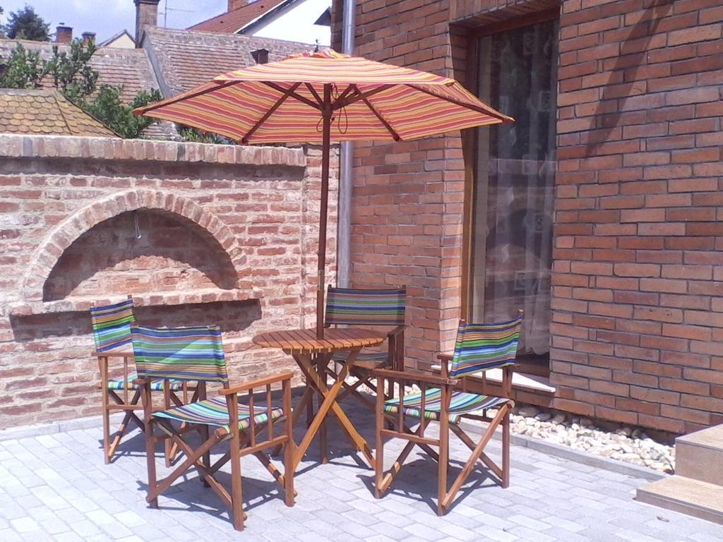 Bastya Apartmanhaz Sarvar Luaran gambar